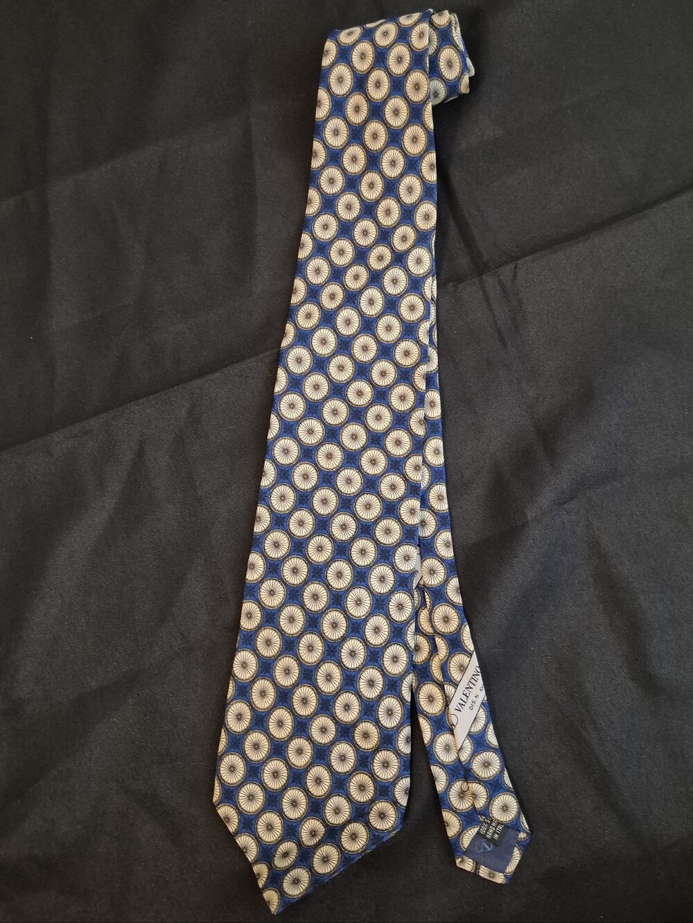 Valentino Vintage 100% silk tie Blue With geometric circle pattern